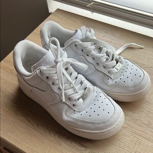 Nike White Air Force 1 Sneakers Classic Design